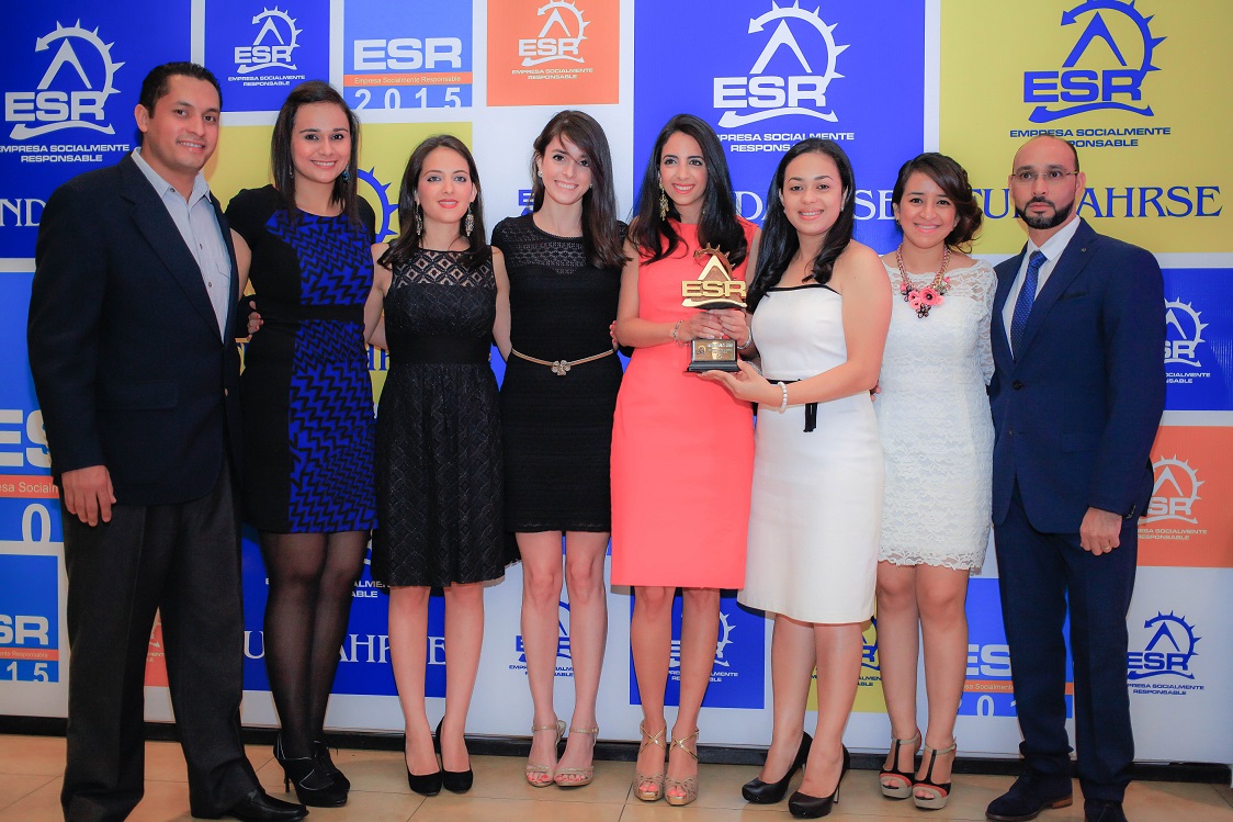 Equipo de Lacthosa Cereales en la premiación de Fundahrse con el premio de Empresa Socialmente Responsable